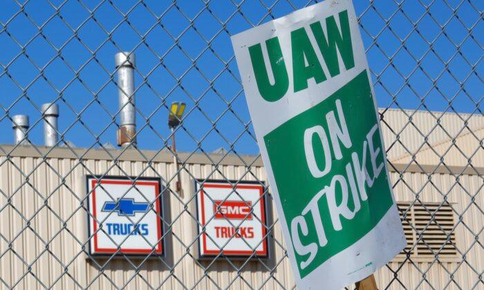 GM, UAW Reach Tentative Deal to End Month-Long Strike