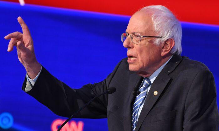 Bernie Sanders at Debate After Heart Attack: ‘I’m Healthy’