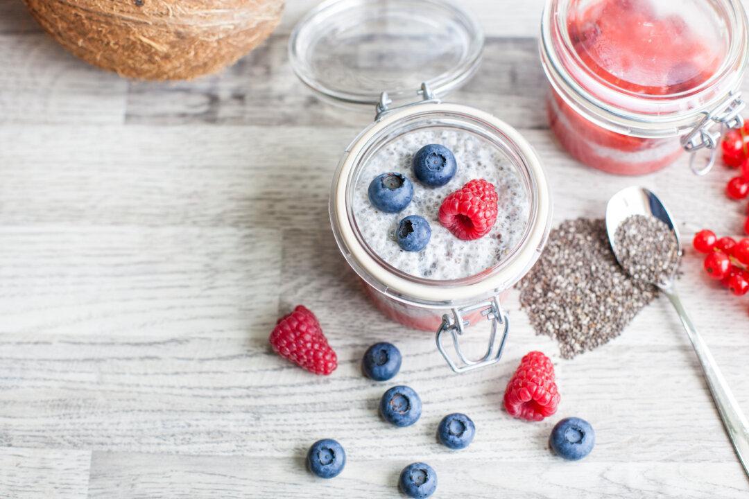 Chia Seed Pudding With Blueberries (Recipe)