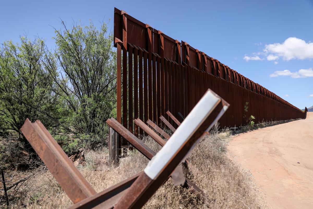 A mix of Normandy vehicle barrier and taller border fence by the San Pedro River on the U.S.-Mexico border near Sierra Vista, Ariz., on May 8, 2019. (Charlotte Cuthbertson/The Epoch Times)