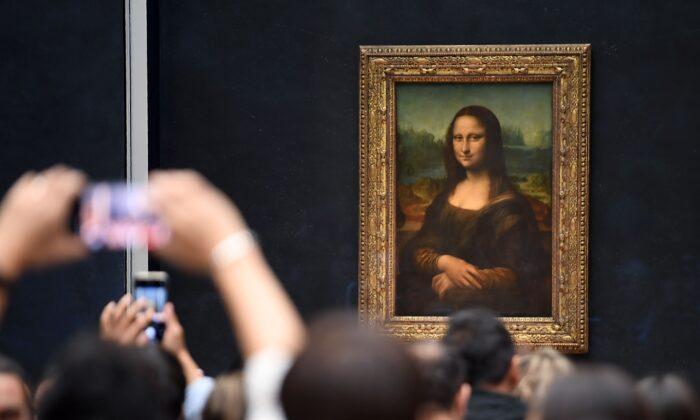 ‘Mona Lisa’ Returned to Its Original Room at the Louvre