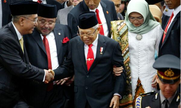 Indonesia's New Vice President Ma'ruf Amin is congratulated as he leaves, following the inauguration and his swearing-in ceremony, at the House of Representatives building in Jakarta, Indonesia on Oct. 20, 2019. (Willy Kurniawan/Reuters)