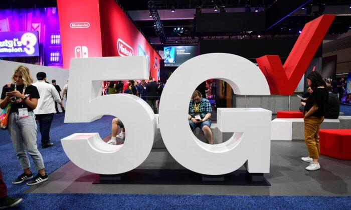 Verizon and AT&T Agree to Delay 5G Rollout After Previously Rejecting Regulators’ Request