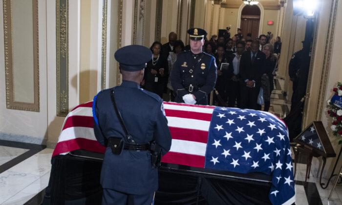 Congress Bids Farewell to Cummings, a ‘Master of the House’