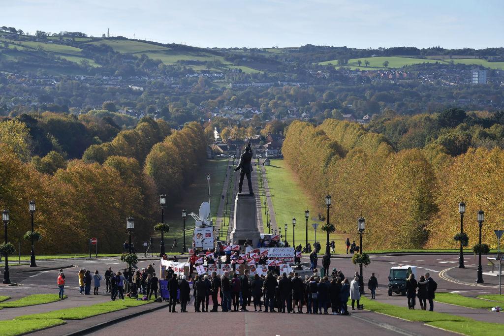 Members of pro-choice group Alliance for Choice and pro-life groups hold demonstrations outside Stormont in Belfast, Northern Ireland, on Oct. 21, 2019. (©Getty Images | <a href="https://www.gettyimages.com.au/detail/news-photo/members-of-pro-choice-group-alliance-for-choice-and-pro-news-photo/1177444333">Charles McQuillan</a>)
