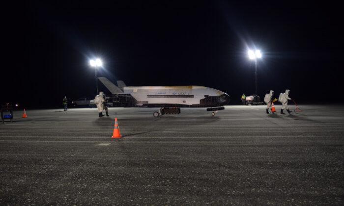 Secretive Military Spaceplane Lands in Florida After Record-Long Orbital Flight