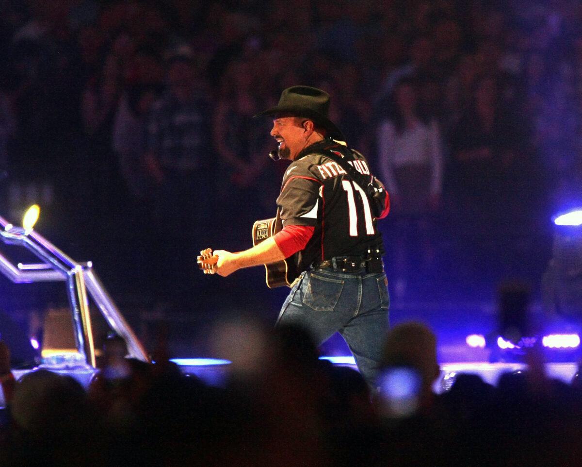 Garth Brooks performs at State Farm Stadium on March 23, 2019 in Glendale, Arizona. (Photo by John Medina/Getty Images)
