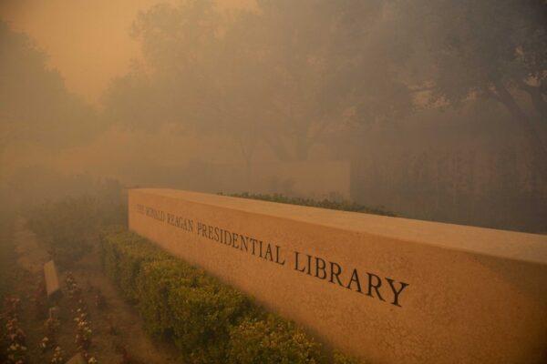Smoke engulfs around the Ronald Reagan Library during the Easy Fire, in Simi Valley, Calif.,on Oct. 30, 2019. (Christian Monterrosa/AP)