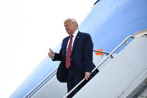US President Donald Trump arrives at Chicago O'Hare Airport in Chicago, Ill., on Oct. 28, 2019. (Brendan Smialowski/AFP via Getty Images)