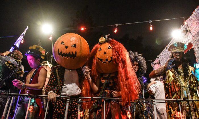 US Students Favor Punishment for Offensive Halloween Costumes