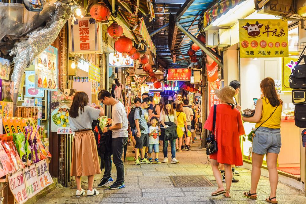 Jiufen Old Street, lined with food and souvenir stalls. (Shutterstock)