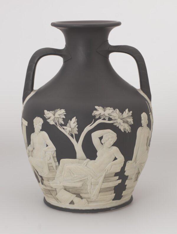 The original Portland Vase by Josiah Wedgwood. Jasperware (WWRD/Wedgwood Museum)
