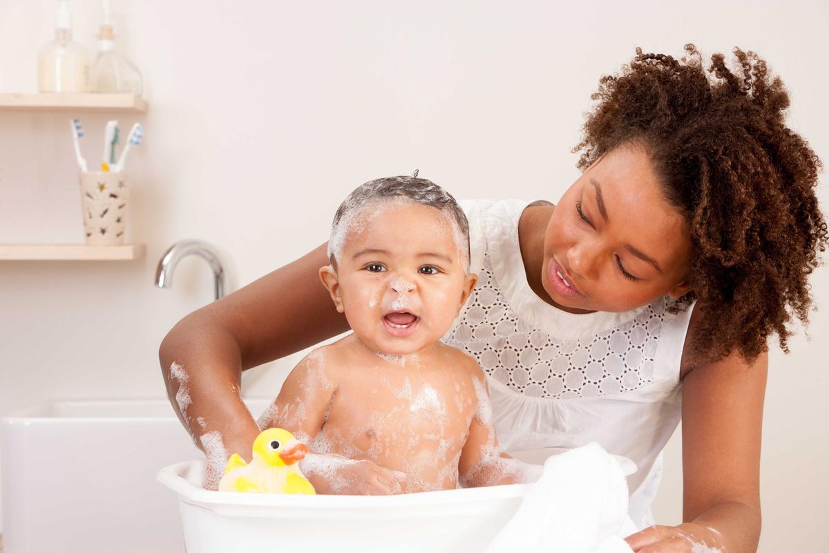 Illustration - Shutterstock | <a href="https://www.shutterstock.com/image-photo/baby-bath-time-246449365">DGLimages</a>