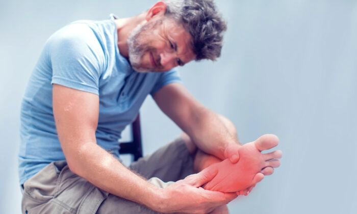 5 Ways You Can Spot Health Issues Just by Looking at Your Feet–Cold Feet Can Mean Nerve Damage