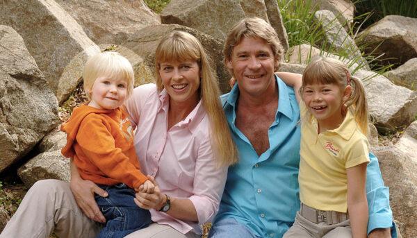 The late Steve Irwin poses with his family at Australia Zoo on June. 19, 2006. (Australia Zoo via Getty Images)