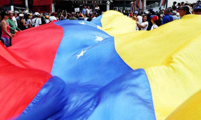 Venezuela, El Salvador Expel Each Other’s Diplomats