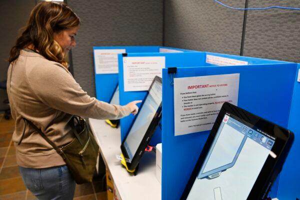 Courtney Parker votes on a new voting machine in Dallas, on Nov. 5, 2019. (Mike Stewart/AP Photo)