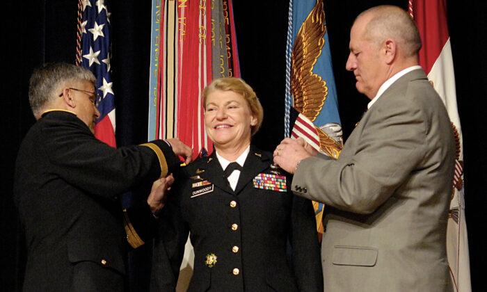 First-ever Female 4-Star General in the US Army Shares Her Best Insights and Advice