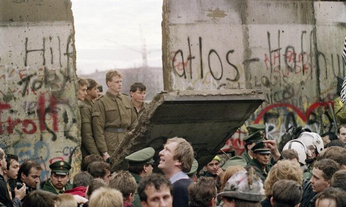 30 Years After Collapse of Berlin Wall, Polish ‘Solidarity’ Co-founder Has Strong Warning to the Free World