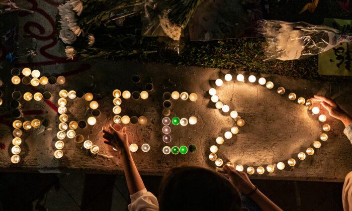 100,000 Mourn the Death of Student Protester in Hong Kong