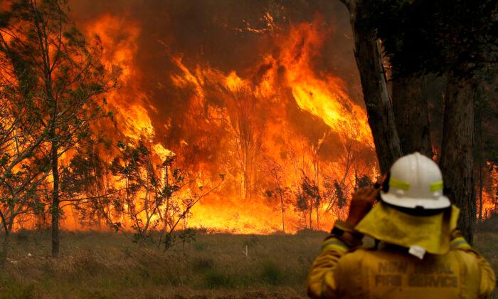 Bushfires in Australian State Kills 2, Warnings Death Toll May Rise