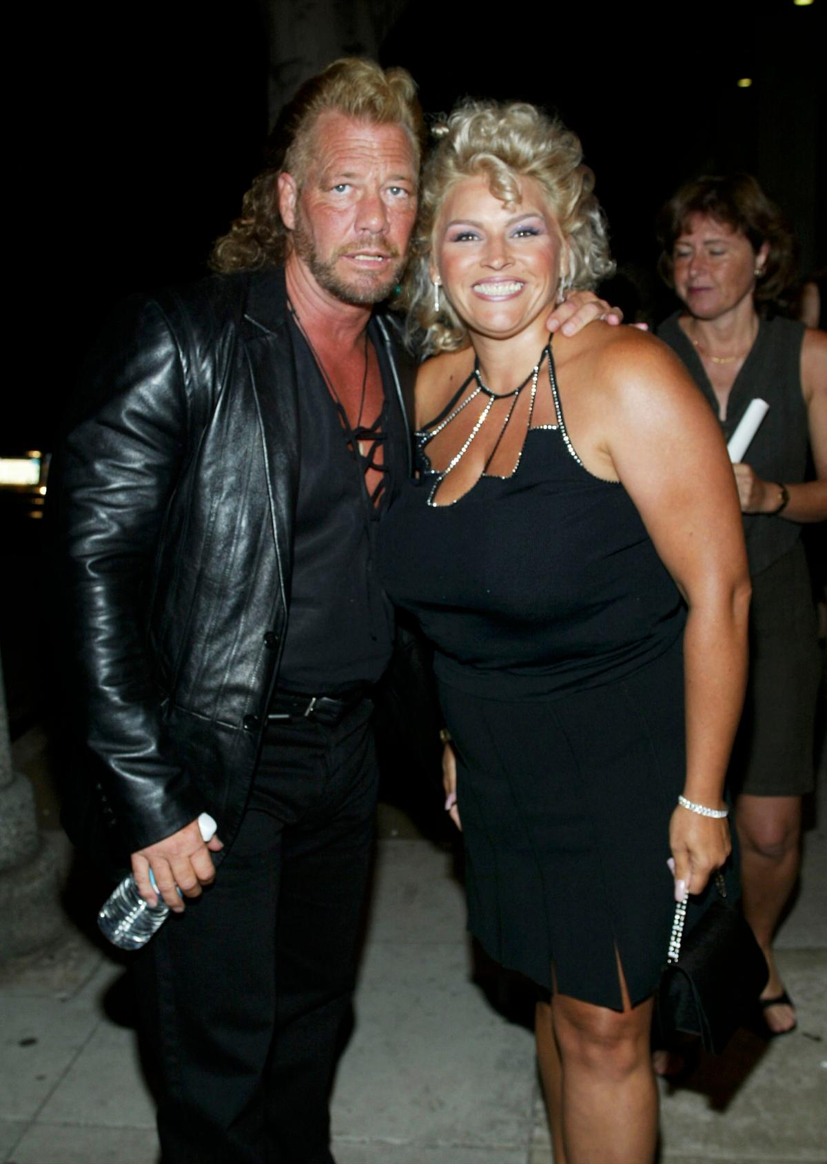 Duane and Beth attend the film premiere of "How It all Went Down" at the Writers Guild Theater in Beverly Hills, California, on Sept. 16, 2003. (©Getty Images | <a href="https://www.gettyimages.com.au/detail/news-photo/bounty-hunter-duane-dog-chapman-and-his-wife-beth-smith-news-photo/2502809">Frederick M. Brown</a>)