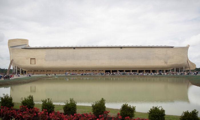10-Story, Life-Size Replica of Noah’s Ark Makes Bible Story Believable