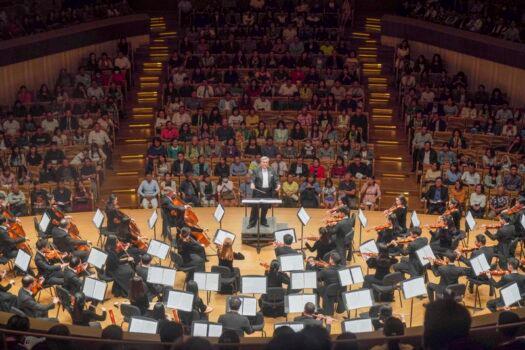 Shen Yun Symphony Orchestra performs to a full house at the National Kaohsiung Center for the Arts in southern Taiwan’s Kaohsiung City on Sept. 21, 2019. (Luo Ruixun/The Epoch Times)