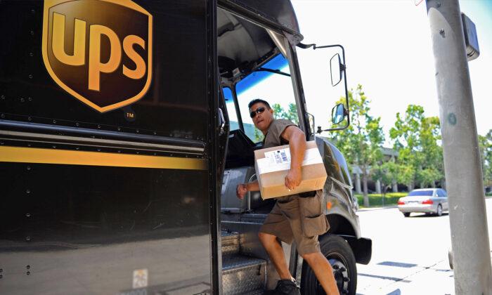 UPS Driver Follows Wife’s Instructions to ‘Hide Parcel From Husband,’ and the Photo Goes Viral