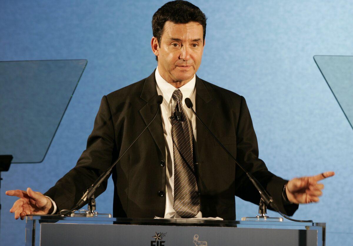 Dr. Bruce Hensel speaks at an event in Los Angeles in a 2006 file photograph. (Photo by Michael Buckner/Getty Images)