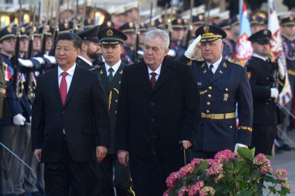 Chinese President Xi Jinping (L) and Czech President Milos Zeman review a guard of honor on March 29, 2016, at the Prague Castle in Prague. (Michal Cizek/AFP via Getty Images)