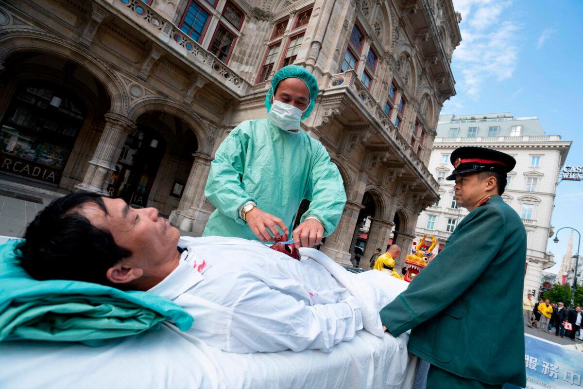 Adherents of Falun Gong reenact the forced organ harvesting of prisoners of conscience by China's communist regime at a protest in Vienna, Austria, on Oct. 1, 2018. (Joe Klamar/AFP via Getty Images)