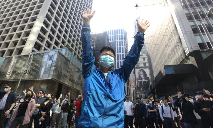Hong Kong Protesters Issue Demands, Begin Leaving University