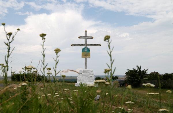 A view shows a cross near the crash site of Malaysia Airlines Flight MH17 plane, that was shot down over territory held by pro-Russian separatists in 2014, outside the village of Hrabove in Donetsk Region, Ukraine June 19, 2019. (Alexander Ermochenko/ Reuters/File Photo)