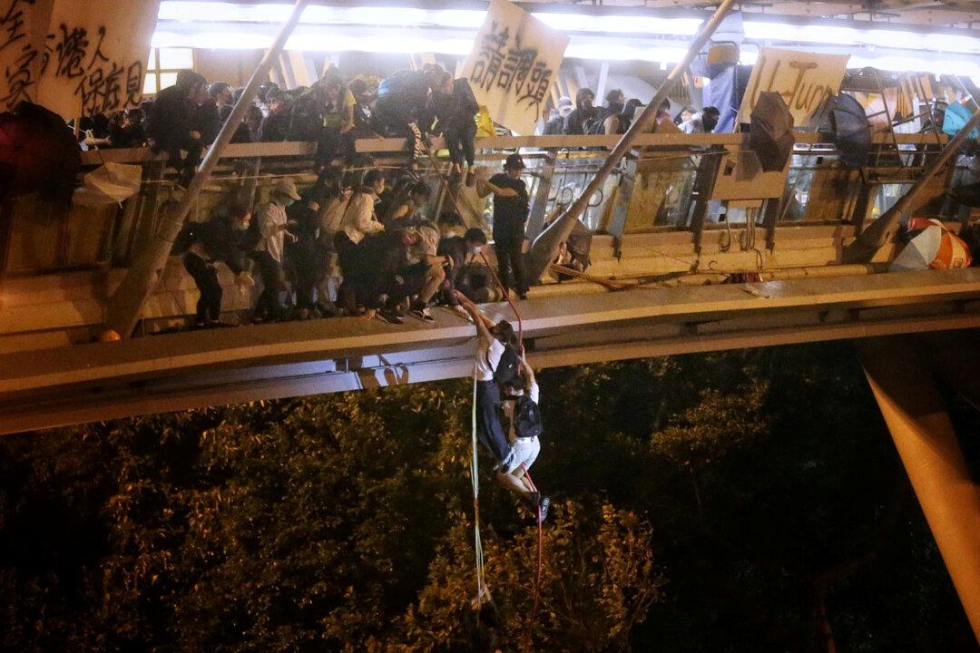 Protesters Risk Dramatic Escape at Embattled Hong Kong University