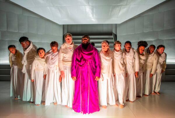 Kelvin Roston Jr. as Oedipus (C) and the cast of the 2019 Court Theatre’s production of "Oedipus Rex." (Michael Brosilow)