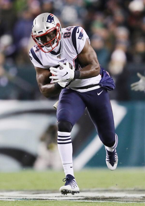 Benjamin Watson, #84 of the New England Patriots, runs with the ball during the first half against the Philadelphia Eagles at Lincoln Financial Field in Philadelphia on Nov. 17, 2019. (Elsa/Getty Images)