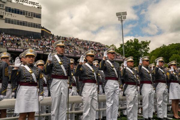 Cadets take the commissioning oath at the U.S. Military Academy Class of 2019 graduation ceremony at Michie Stadium in West Point, N.Y. on May 25, 2019. (David Dee Delgado/Getty Images)