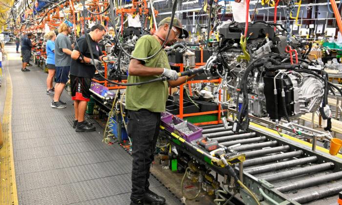 US Factory Orders Rebound in October, Hinting at Stabilization of Manufacturing Sector