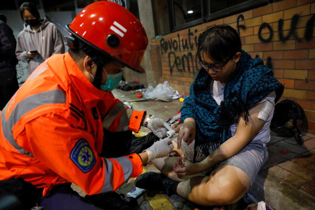 Hong Kong Campus Holdouts Desperately Seek Escape Routes