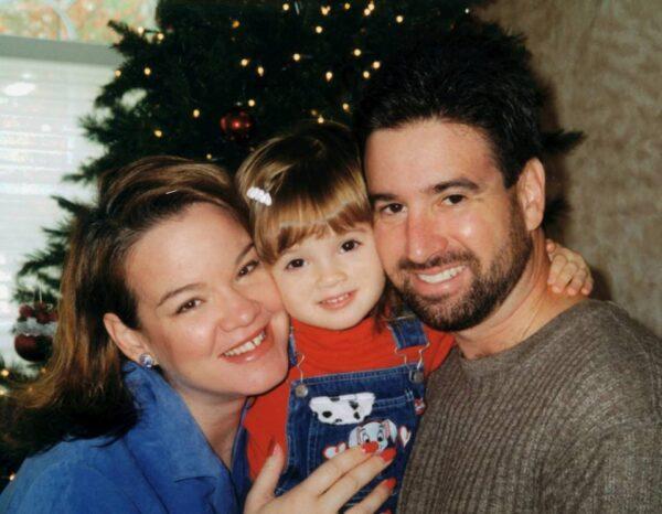 Courtney Litvak with her parents Kelly and Alan Litvak in 2001. (Courtesy of Courtney Litvak)