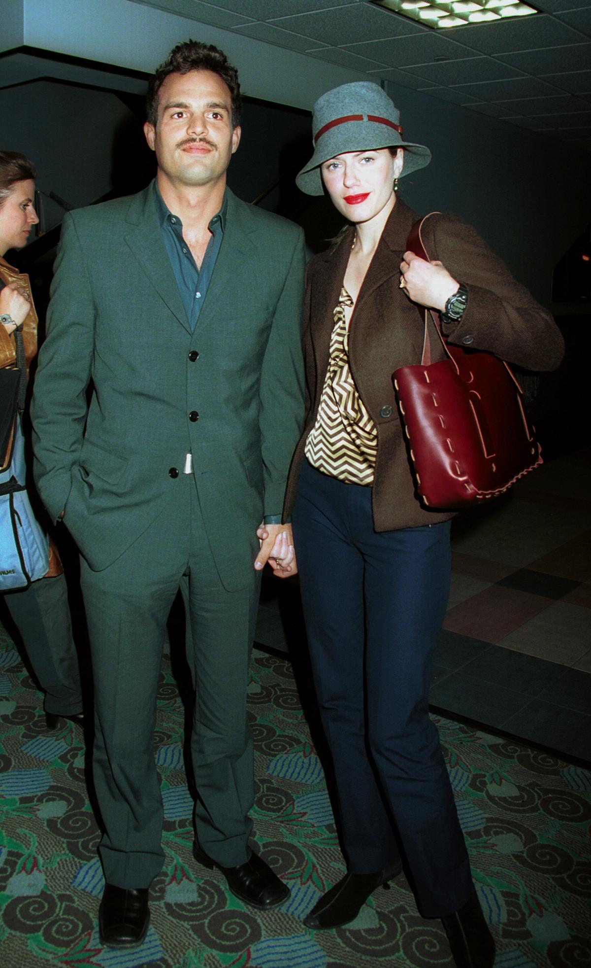 Ruffalo and Coigney attend the premiere of "You Can Count On Me" at Loews Village Theatre in New York City on Nov. 6, 2000. (©Getty Images | <a href="https://www.gettyimages.com/detail/news-photo/actor-mark-ruffalo-and-his-wife-sunrise-coigney-attend-the-news-photo/1305462">George De Sota</a>)