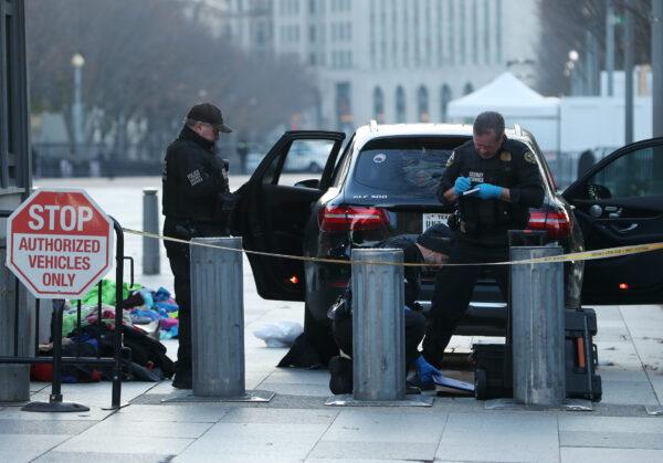 Members of the Secret Service examine belongings removed from a vehicle that tried to drive into a restricted area near the White House, on Nov. 21, 2019. (Mark Wilson/Getty Images)