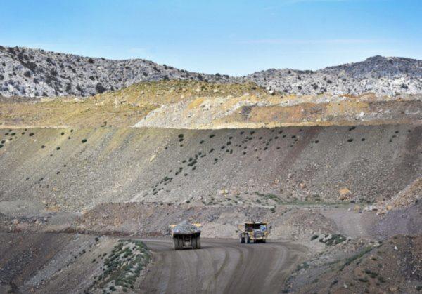 Heavy mining equipment hauls ore at the Mountain Pass Rare Earth facility in Mountain Pass, Calif., on June 29, 2015. (David Becker/Reuters)