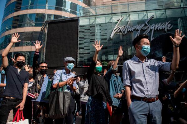 Office workers gather in support of pro-democracy protesters during a lunch break rally in the Central district of Hong Kong on Nov. 22, 2019. (Nicolas Asfouri/AFP via Getty Images)