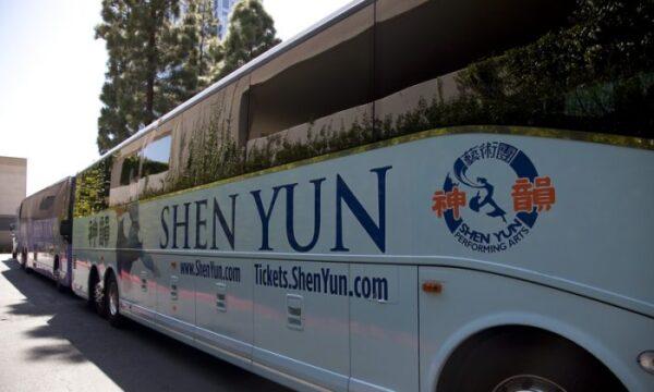 Shen Yun Performing Arts' tour buses. (The Epoch Times)