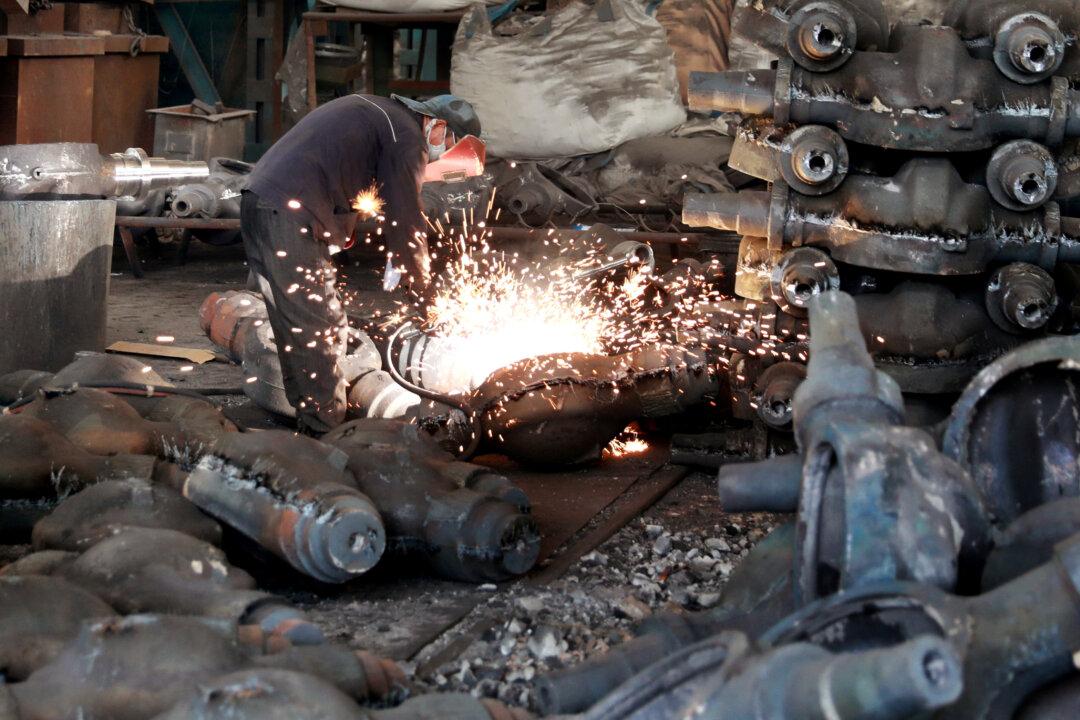 China’s Industrial Profits Post Steepest Fall in Eight Months