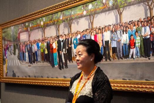 Haiyan Kong won the Gold Award at the 5th NTD International Figure Painting Competition with her work "April 25th, 1999" at the Salmagundi Club in New York on Nov. 26, 2019. (Chung I Ho/ The Epoch Times)