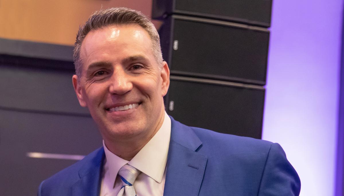 NFL Hall of Famer Kurt Warner Helps Single Mom and Four Kids Get Their Own Home for Thanksgiving