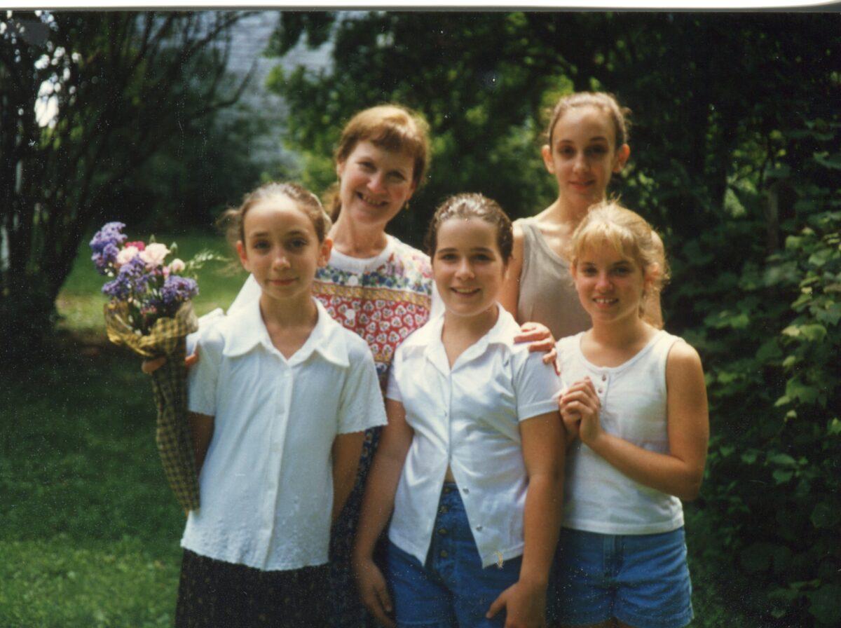 Marcia Dale Weary and some of her students from Front Royal, Virginia, in the mid-1990s. (Courtesy of Karen Eriksson-Lee)